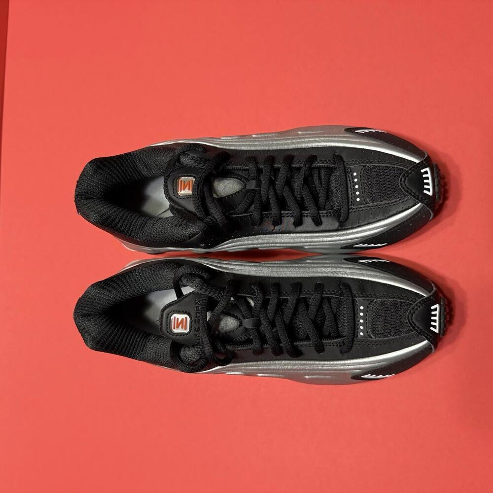 Nike Shox R4 OG Black Metallic Silver Red Shoes BV1111-008 Men 6 / Women 7.5 - Picture 3 of 7